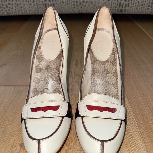 Gucci Women's Cream and Red Loafers - Picture 1 of 7